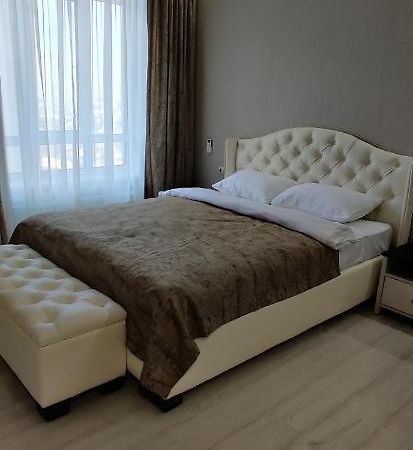Luxury Apartments Atlant Lutsk Luaran gambar