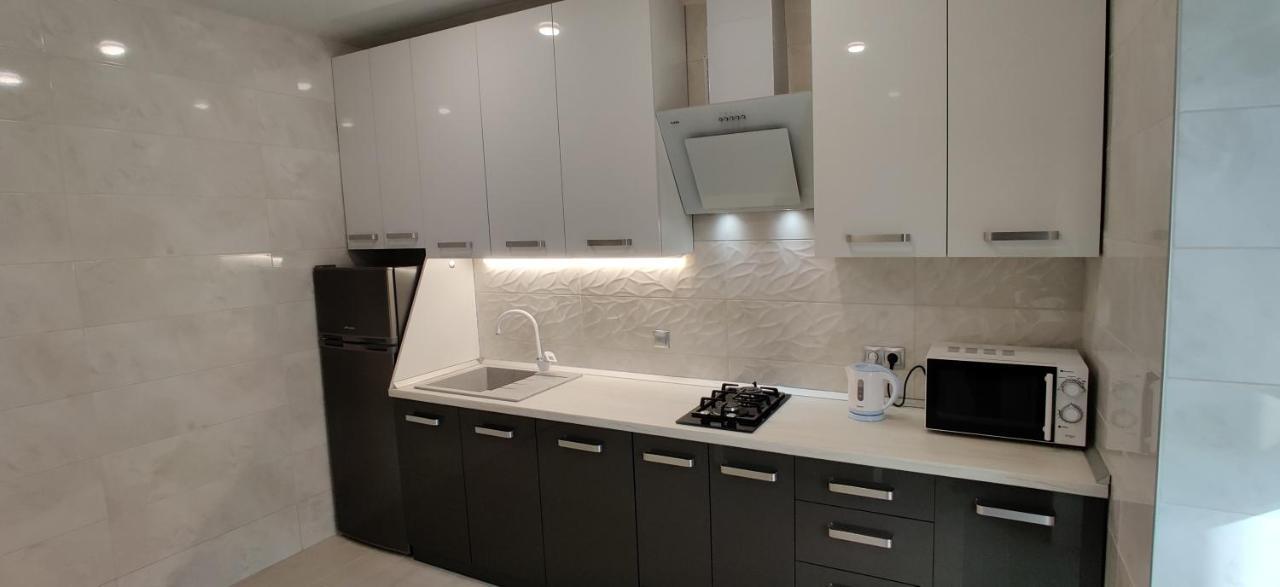 Luxury Apartments Atlant Lutsk Luaran gambar