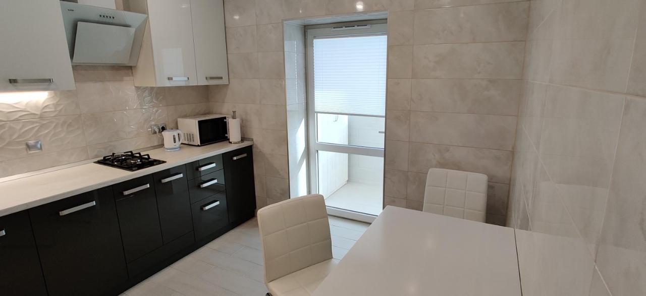 Luxury Apartments Atlant Lutsk Luaran gambar